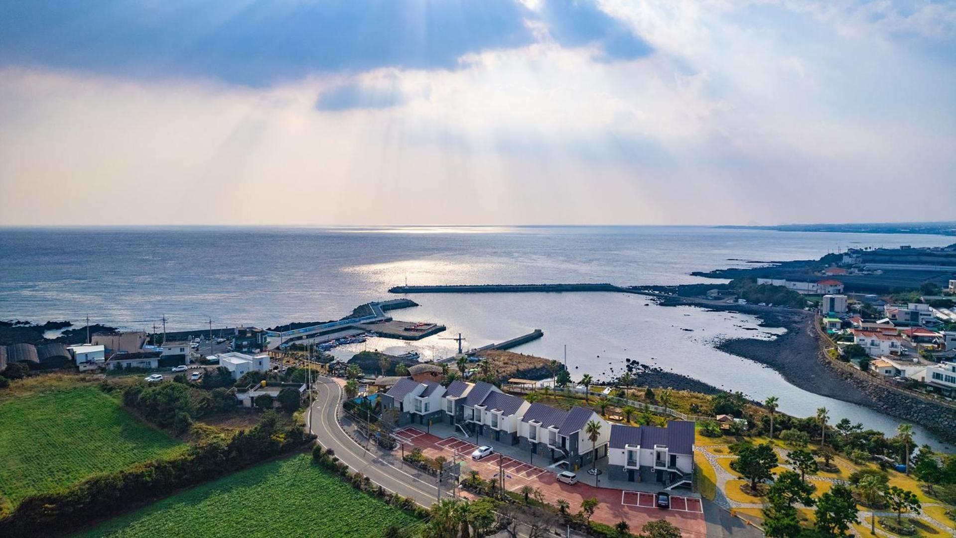 Jeju Badayeon Villa ซอกวีโพ ภายนอก รูปภาพ