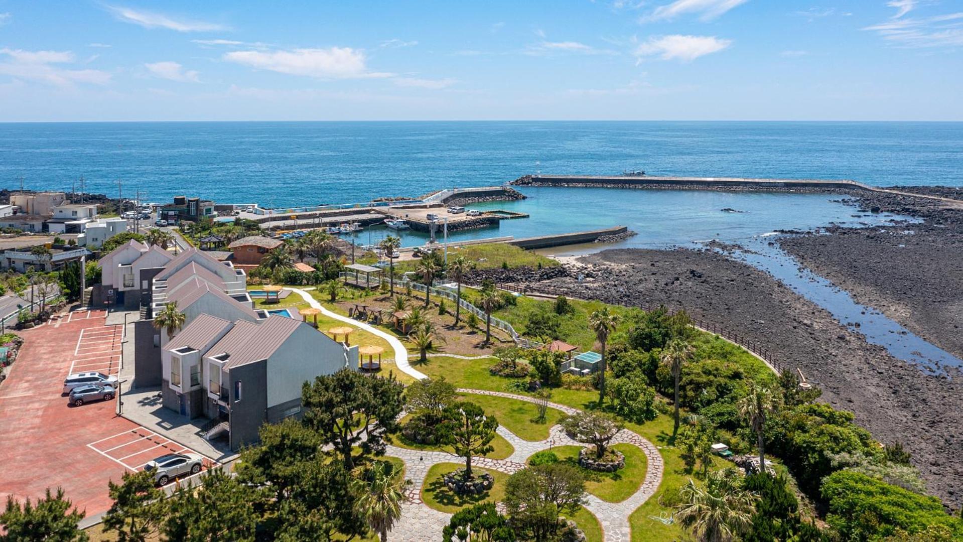 Jeju Badayeon Villa ซอกวีโพ ภายนอก รูปภาพ